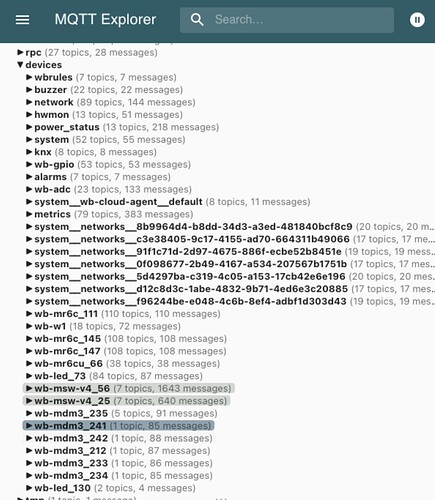 На изображении представлен интерфейс программы MQTT Explorer с иерархическим списком устройств и количеством тем и сообщений для каждого из них. (Captioned by AI)