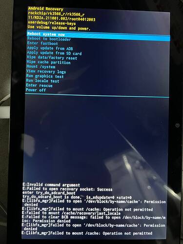 На экране отображается меню восстановления Android с ошибками, связанными с доступом к разделам системы и командными аргументами. (Captioned by AI)