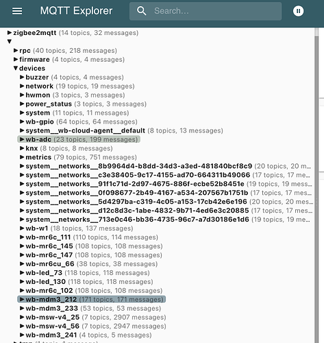 Изображение показывает интерфейс MQTT Explorer с иерархическим отображением устройств и их тем, включая различные сообщения и количество тем для каждого из них. (Captioned by AI)