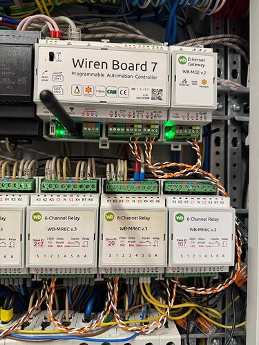 Фотография подключения контроллера и WB-MGE v.2 в Бане